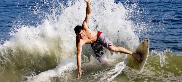 爱游戏tv-马刺德罗赞化身防守铁索 全面压制绿军破解北岸花园