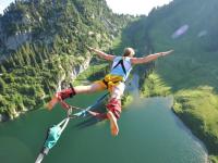 爱游戏在线-铁血筑墙，利刃穿心，广东战术绞杀火箭，米切尔于焦点战加冕