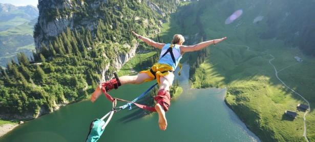 爱游戏在线-铁血筑墙，利刃穿心，广东战术绞杀火箭，米切尔于焦点战加冕