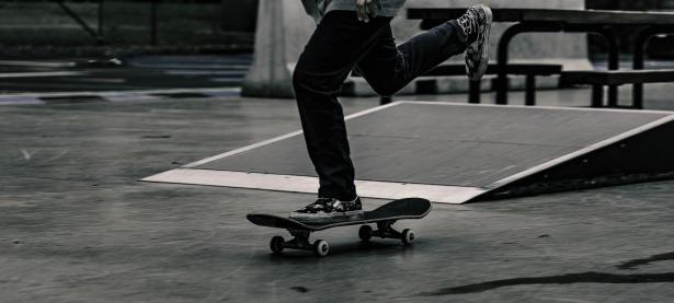 爱游戏在线-金玟哉连击定江山，AC米兰巅峰对决力克巴萨，拉开新时代序幕