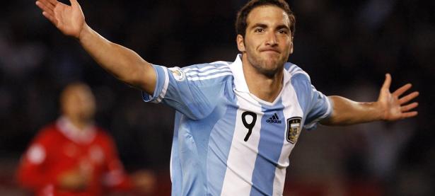 爱游戏-篮球时空的唯一交汇，克莱爆发引领湖人巅峰对决胜出上海队