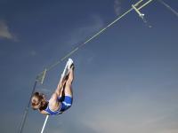 爱游戏官方入口-红与绿的交响曲，维斯塔潘谱写统治乐章，阿隆索奏响不屈强音