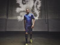 爱游戏体育-破局与燎原，威廉姆斯战术轻取哈斯，新锐皮亚斯特里点燃赛场灵魂