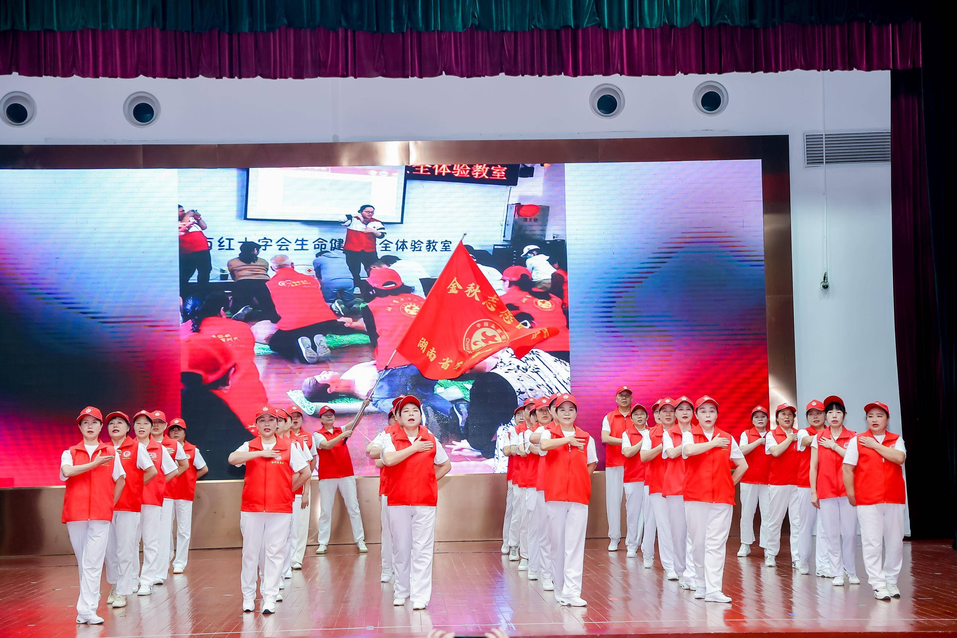 激情四射！场上比赛精彩纷呈令人陶醉的简单介绍