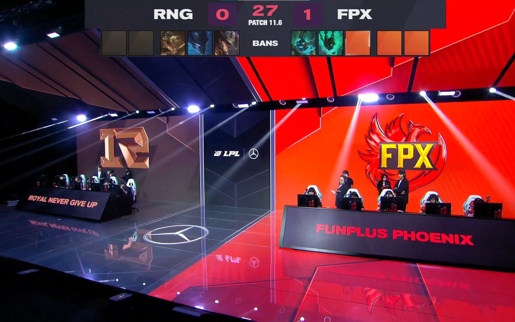 PSG绝杀MAD,Deft打出惊人五杀峡谷大战四强赛,引爆全场热议 PSG绝杀MAD,Deft打出惊人五杀峡谷大战四强赛,引爆全场热议