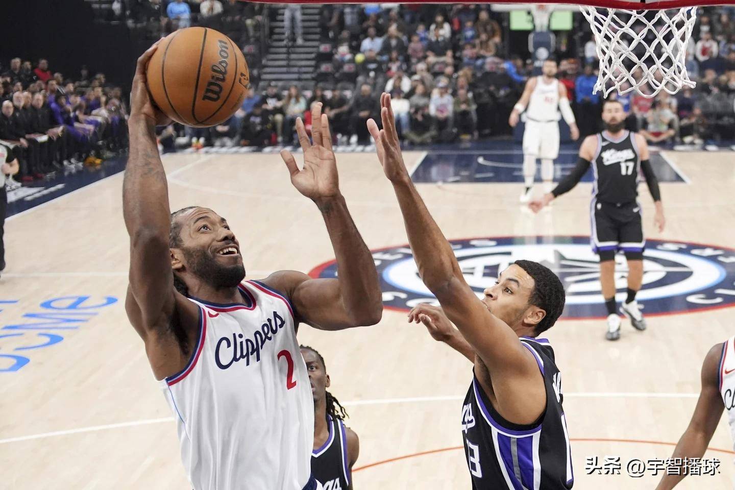 快船战胜国王,伦纳德砍下29分的简单介绍 快船战胜国王,伦纳德砍下29分的简单介绍